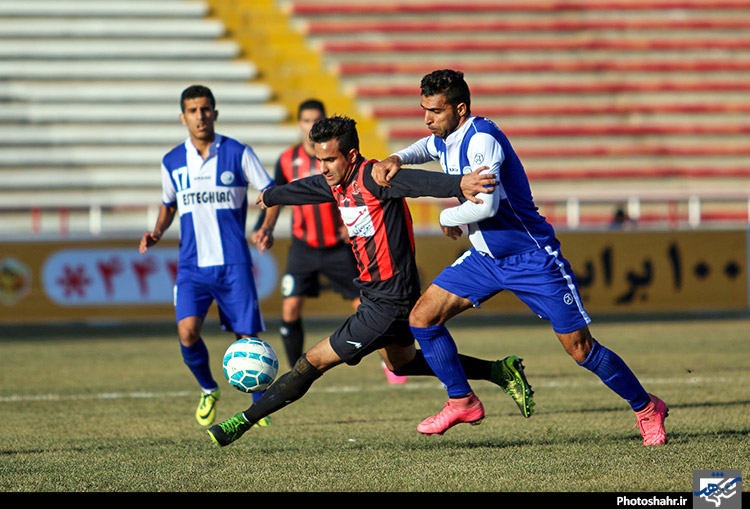  دیدار تیم های فوتبال سیاه جامگان و استقلال اهواز 