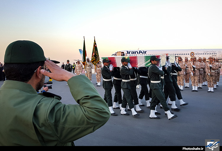  استقبال از پیکر شهیدان مدافع حرم سردار قاجاریان و رضایی در فرودگاه مشهد
