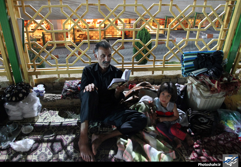 مراسم احیای شب بیست و سوم ماه رمضان در اطراف حرم رضوی