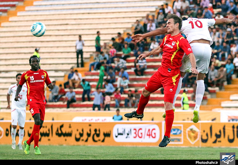  دیدار تیم‌های فوتبال پدیده مشهد و فولاد خوزستان 