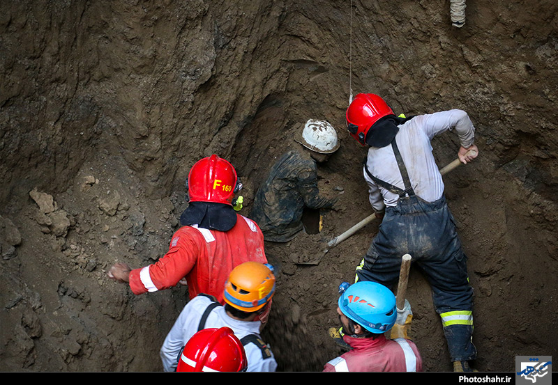 ریزش یک ساختمان بر اثر گودبرداری 