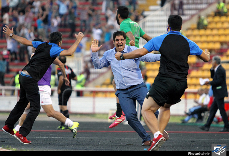  دیدار تیم‌های فوتبال پدیده مشهد و تراکتورسازی تبریز 