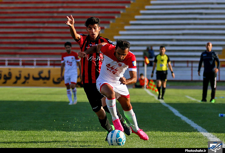 دیدار فوتبال تیم‌های پدیده خراسان و سیاه جامگان  