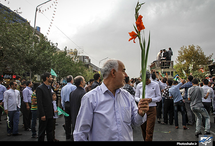 گلباران حرم رضوی در روز میلاد امام هشتم