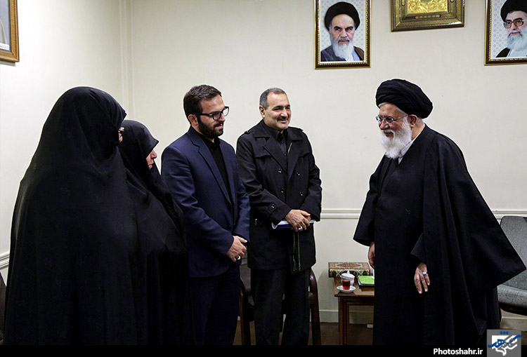 دیدار خانواده های شهید همدانی،تهرانی مقدم و احمدی روشن با امام جمعه مشهد