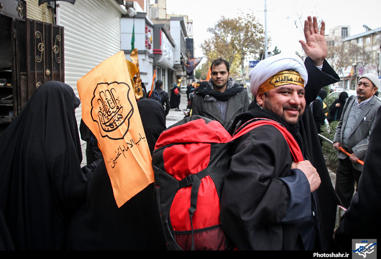  بدرقه کاروان زائران پیاده کربلا جامعه المصطفی 