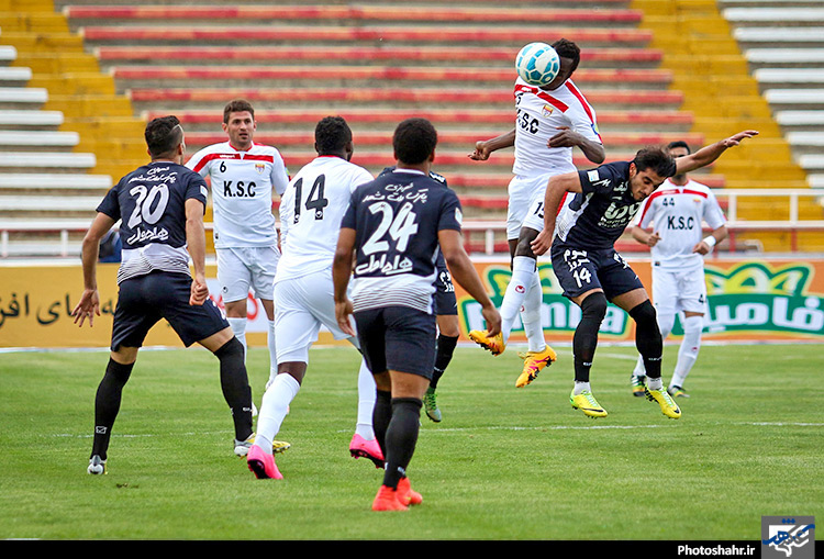 دیدار تیم های فوتبال سیاه جامگان مشهد وفولاد اهواز