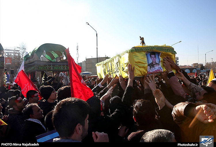 راهپیمایی بزرگداشت حماسه 9 دی و تشییع دو شهید مدافع حرم در مشهد 2 