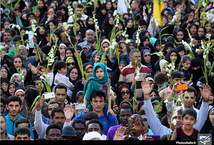 گلباران حرم رضوی در شب میلاد امام رضا علیه السلام
