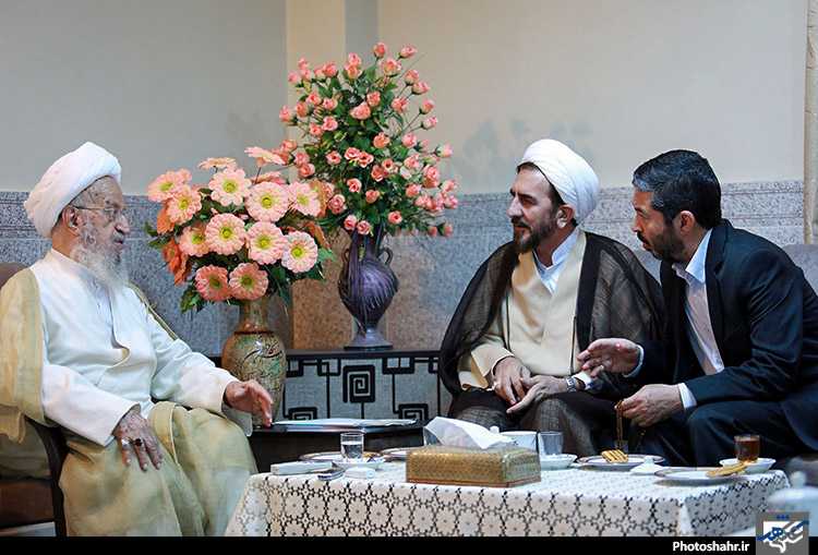 دیدار آیت الله مکارم شیرازی با مسئولان دادگستری مشهد