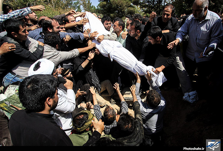 آیین تشییع و خاکسپاری سه شهید مدافع حرم در مشهد