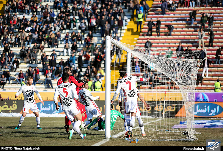 لیگ برتر فوتبال / مسابقه پدیده و پرسپولیس