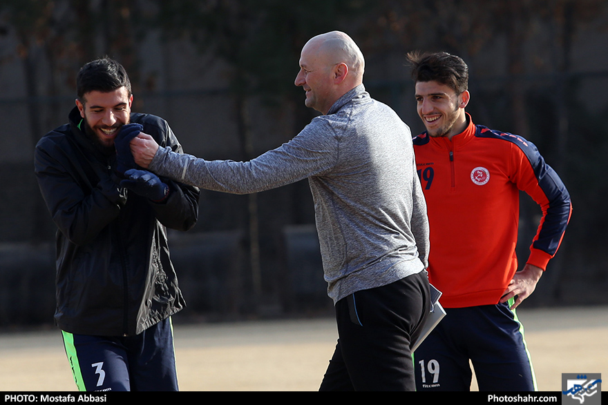 تمرین تیم پدیده باحضورمربی جدید این تیم پانادیچ