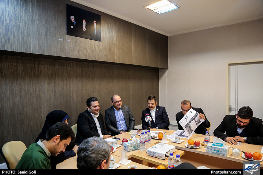 حضور عضو شورای شهر و جمعی از مدیران شهری در جلسه شورای تیتر روزنامه شهرآرا
