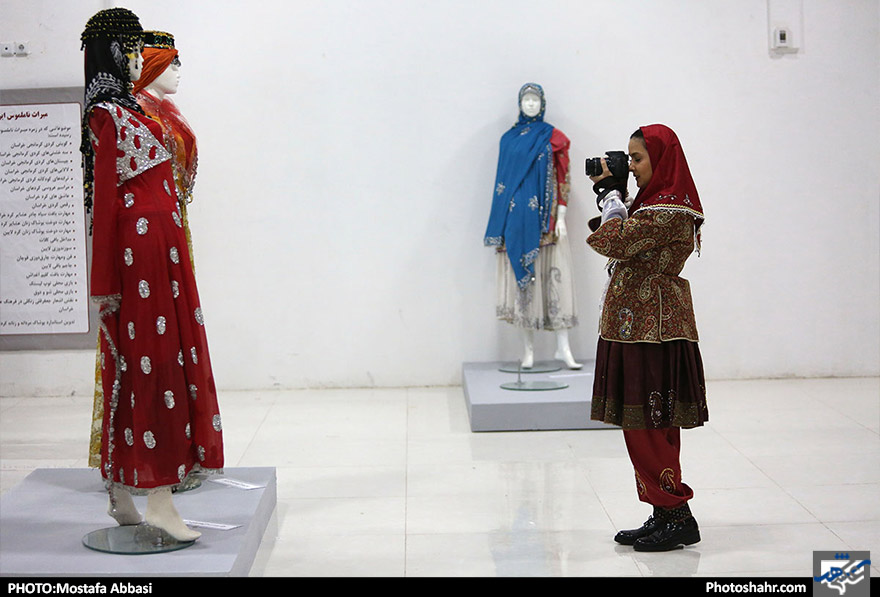 افتتاح اولین جشنواره مد ولباس ایرانی واسلامی در بازار بزرگ اطلس 