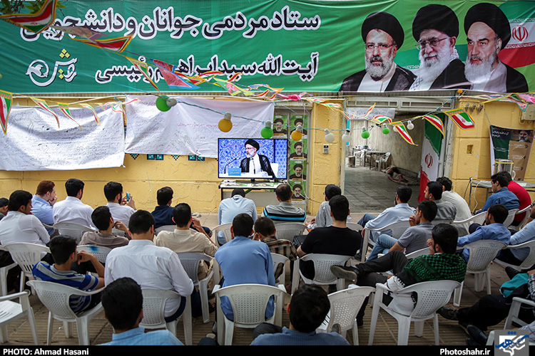 واکنش مردم به مناظره نامزدهای ریاست جمهوری در مشهد 