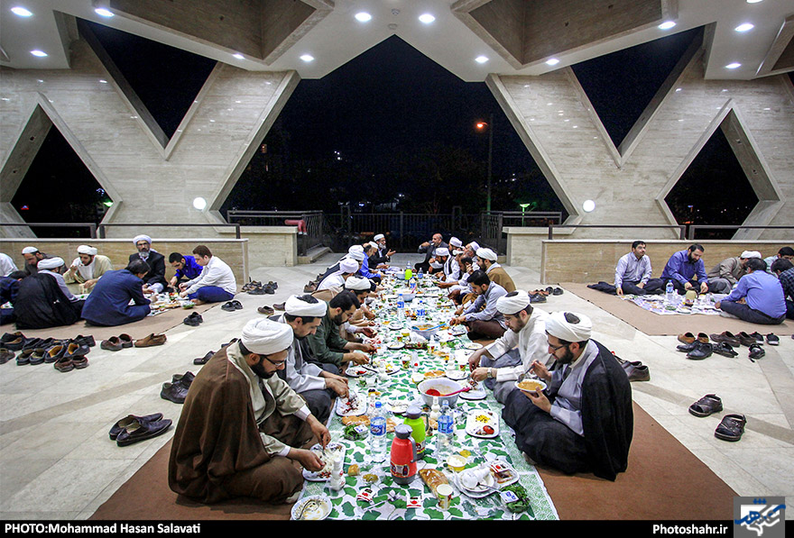 مراسم افطار نخبگان و علماء اهل سنت و تشییع