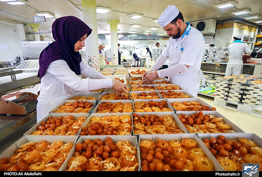 کارگاه پخت زولبیا و بامیه در ماه رمضان‎
