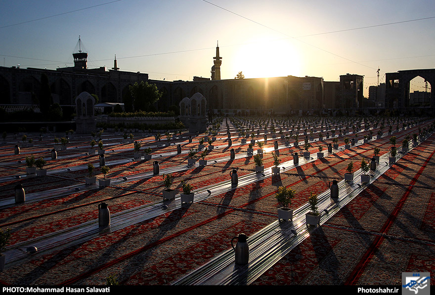 ضیافت افطار در حرم مطهر رضوی 