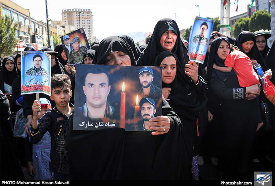 تشییع پیکر مطهر سه شهید مدافع حرم در روز عرفه