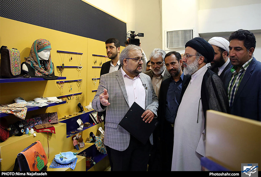 مراسم رونمایی از محصولات سوغات فرهنگی، زائر رضوی