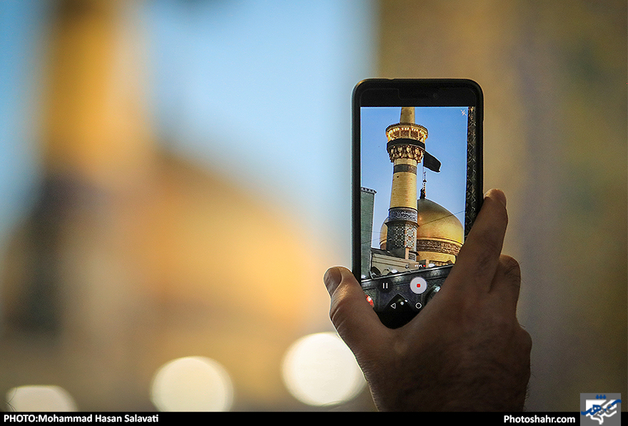 مراسم تعویض پرچم گنبد حرم رضوی بمناسبت آغاز ماه محرم