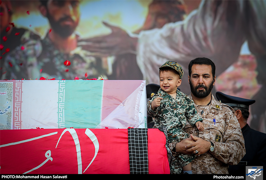  مراسم وداع با پیکر شهید محسن حججی در حرم مطهر رضوی