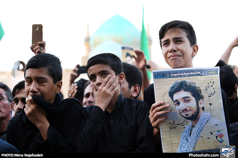  مراسم وداع با پیکر شهید محسن حججی در حرم مطهر رضوی 2