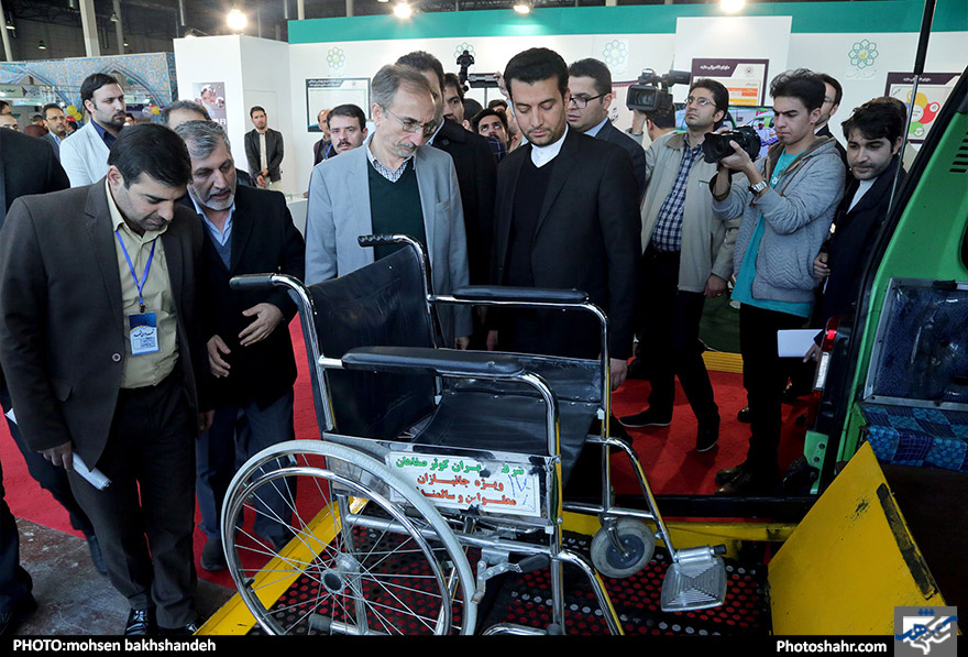 بازدید شهردار و  رئیس شورای شهر از هجدهمین نمایشگاه پژوهش و فناوری