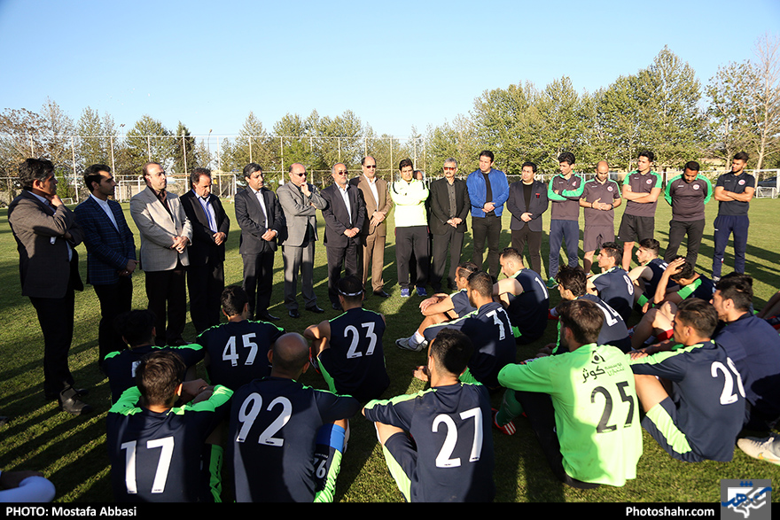 تمرین تیم فوتبال پدیده با حضوررئیس شورای شهر