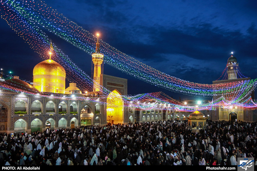 حرم امام رضا (ع) در شب مبعث پیامبر (ص)