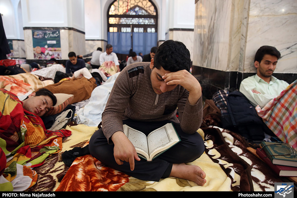 آیین معنوی اعتکاف در حرم امام رضا (ع)