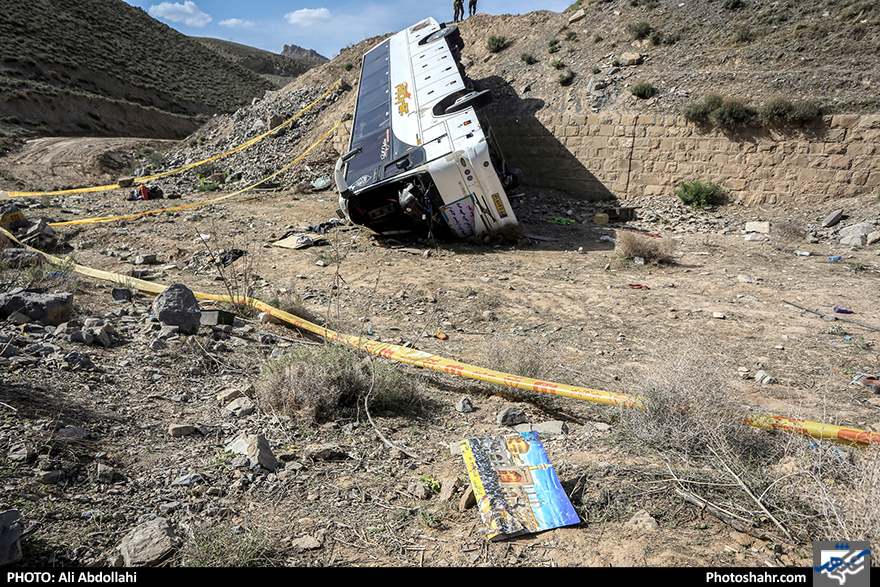 واژگونی اتوبوس حامل دانش آموزان دختر شهرستان خواف در جاده کلات 