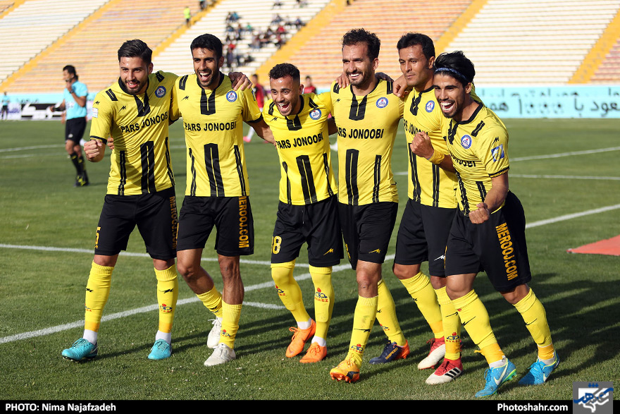 لیگ برتر فوتبال / مسابقه مشکی پوشان و پارس جنوبی جم