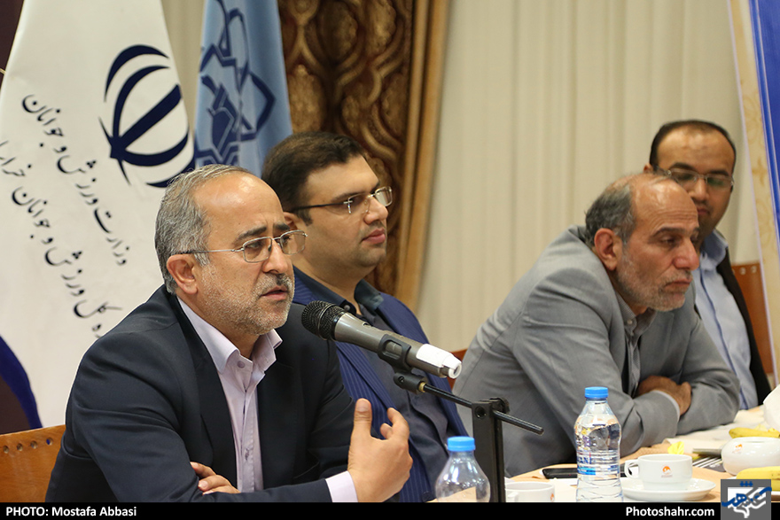 نشست هم اندیشی دبیران سازمان های مردم نهاد جوانان و اعضا شورای شهر با حضور دکتر احمدی معاون وزیر ورزش و جوانان