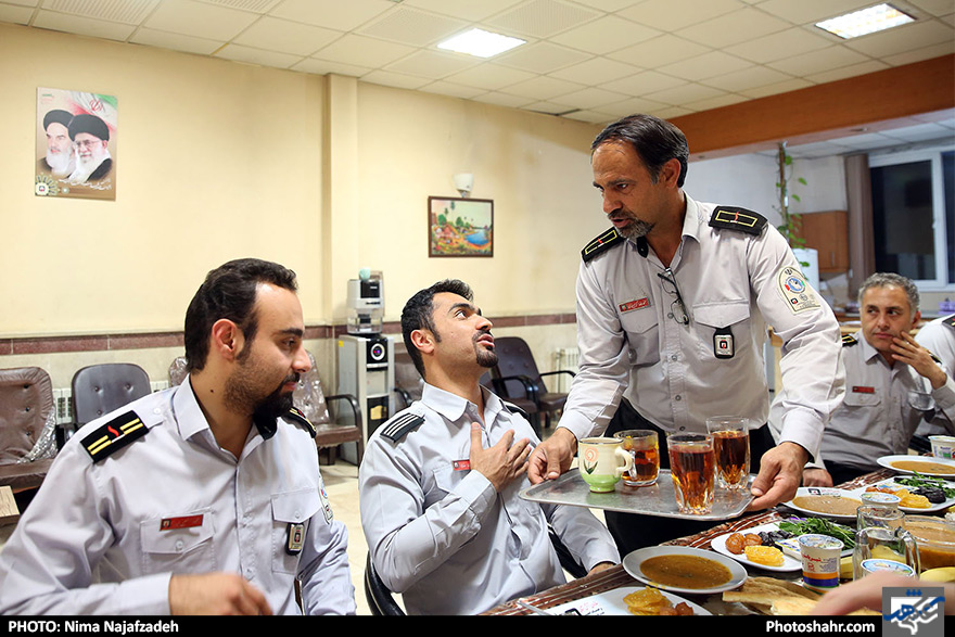 افطار به وقت خدمت