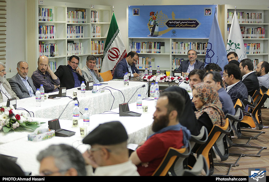 نشست صمیمی شهردار مشهد مقدس با نویسندگان و اهل قلم