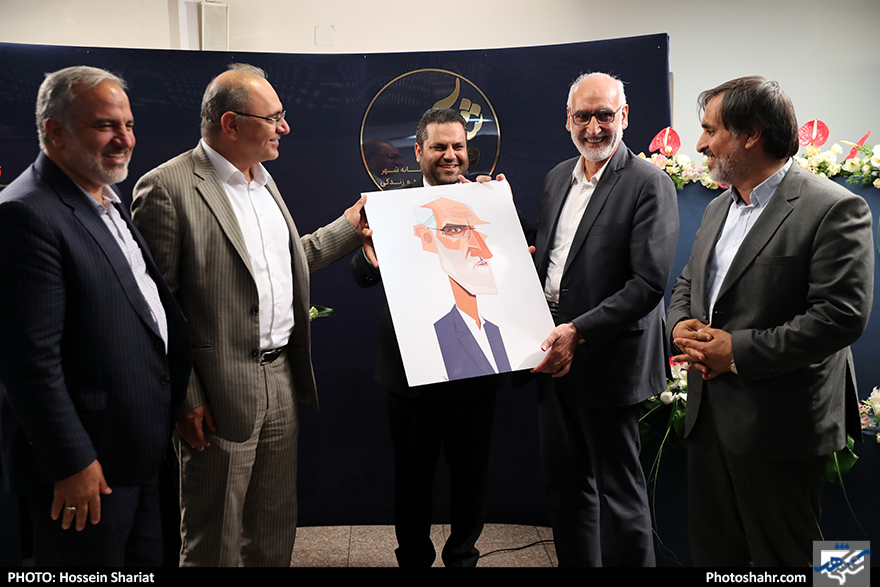 بازدید جمعی از مسئولان از روزنامه شهرآرا در روز خبرنگار - 3 