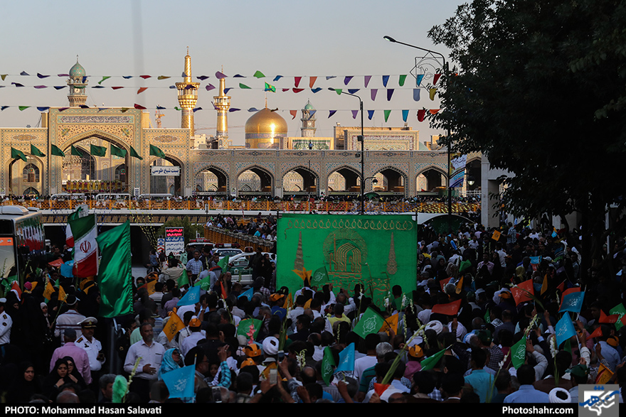 گلباران حرم مطهر رضوی در شب میلاد امام رضا (ع)