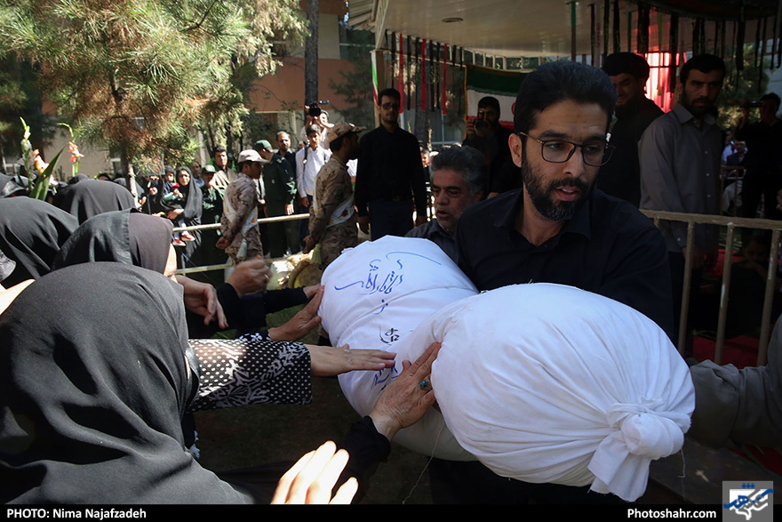 تشییع و تدفین پیکر مطهر یک شهید گمنام 