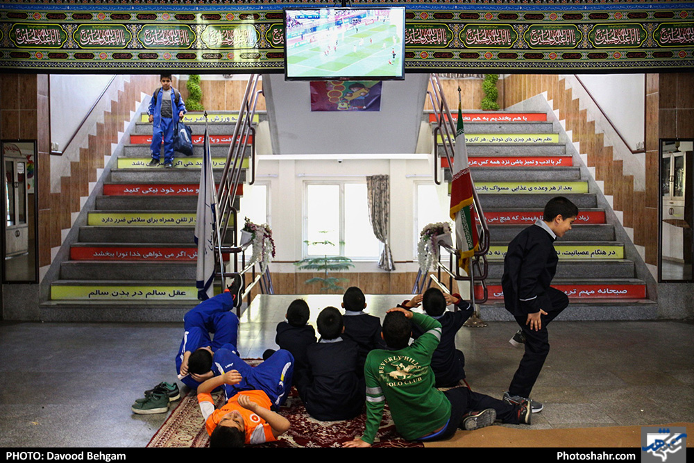 تماشای بازی پرسپولیس در مدرسه - 2