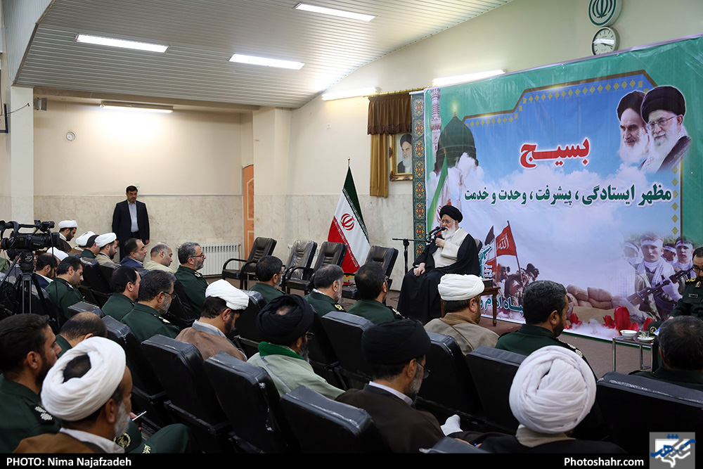 دیدار بسیجیان با آیت‌الله علم‌الهدی