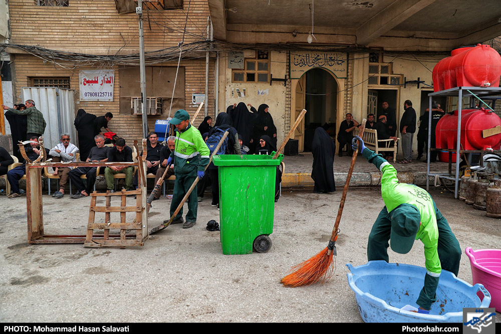 تنظیف خیابان های نجف اشرف توسط پاکبانان مشهدی