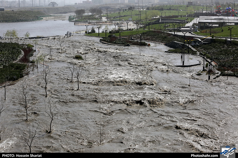 وضعیت بوستان های چهل بازه و وکیل آباد بعد از بارندگی روزهای اخیر
