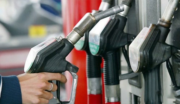 قیمت بنزین در لایحه ۹۹، ۱۵۰۰ تا ۲۰۰۰ تومان تعیین شود