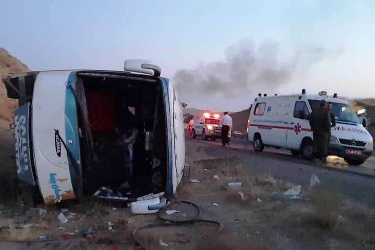 واژگونی اتوبوس در تبریز ۲۲ مصدوم و یک کشته برجای گذاشت
