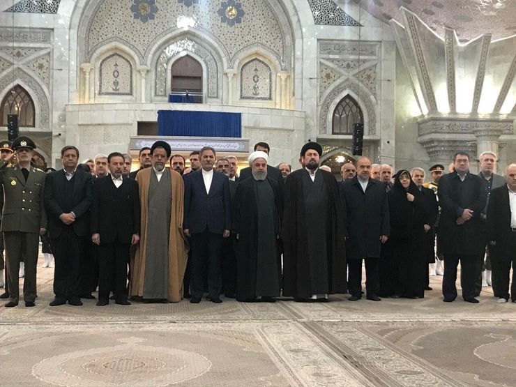 حضور رییس جمهوری و اعضای هیات دولت در حرم امام راحل+تصویر