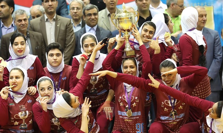 کاپ قهرمانی در دستان دختران اشتادسازه مشهد