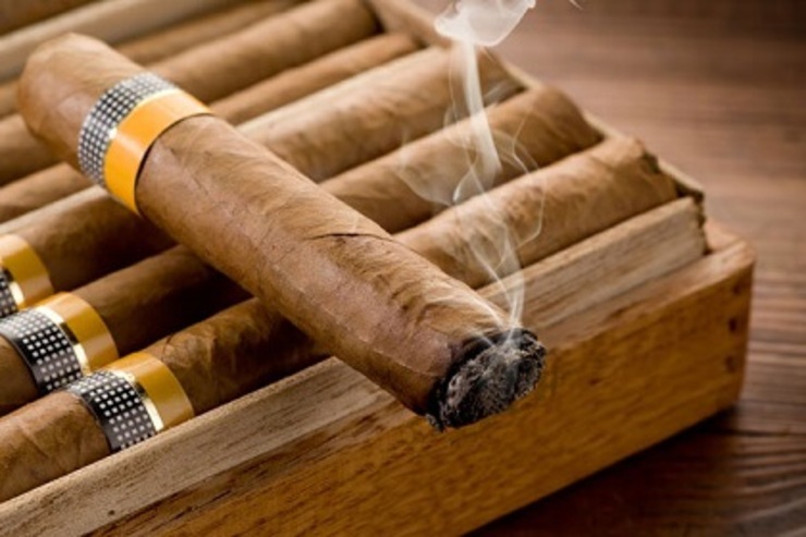 فروش سیگار برگ لاکچری در فروشگاه‌های مجازی از ۵ تا ۷۰۰ هزارتومان