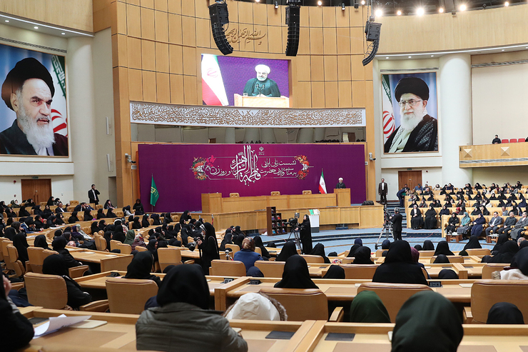 روحانی: در نیمه اول ۹۸؛ ۲۶ درصد مدیران را خانم‌ها تشکیل می‌دهند/ ۴ درصد افزایش در سال‌های اخیر